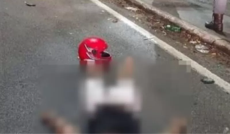 Casal morre em grave acidente ao bater moto em árvore em Manaus 