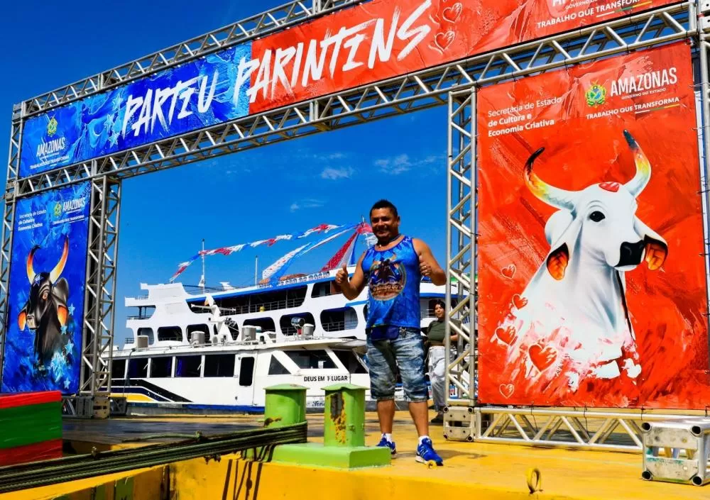 Festival de Parintins 2024: Torcedores embarcam rumo à ilha para a grande disputa entre Caprichoso e Garantido