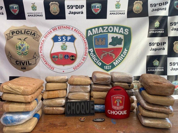 Hórus/Fronteira Mais Segura: Dupla é presa com 32 quilos de droga no aeroporto de Japurá