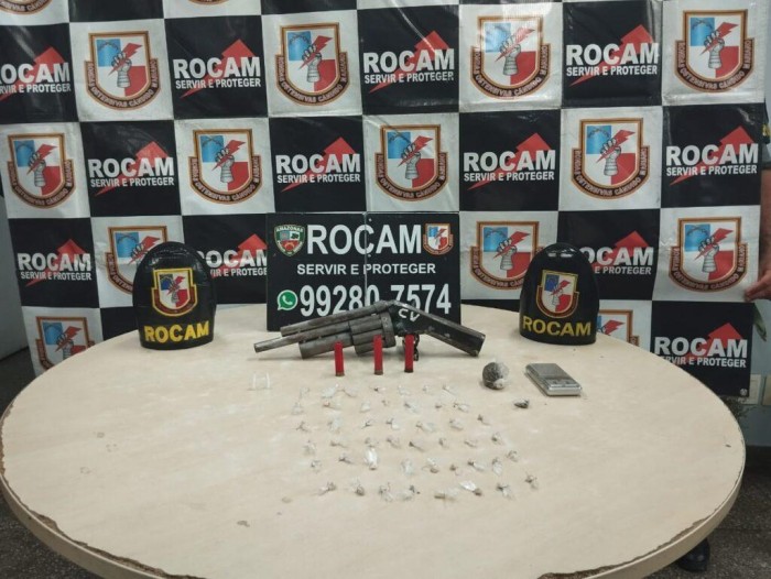 Rocam apreende 50 porções de drogas, na zona leste