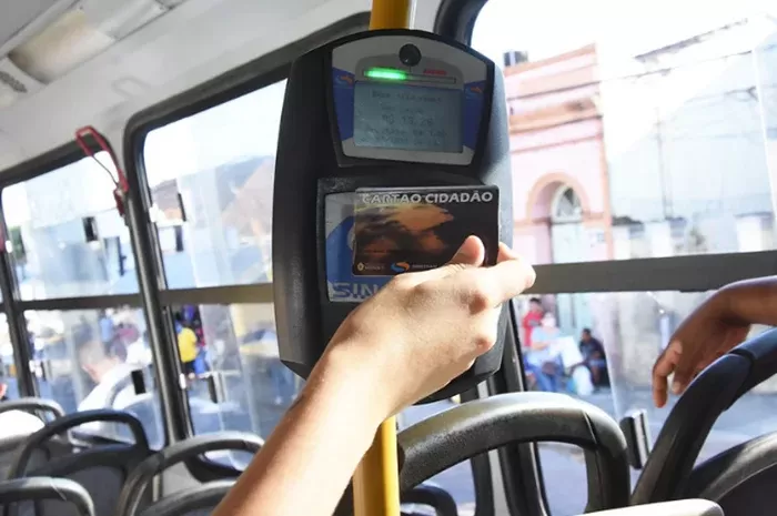 Valor da passagem de ônibus vai aumentar para R$ 5, confirma prefeito de Manaus