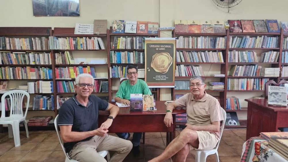 Autores realizam manhã de autógrafos na livraria Nacional