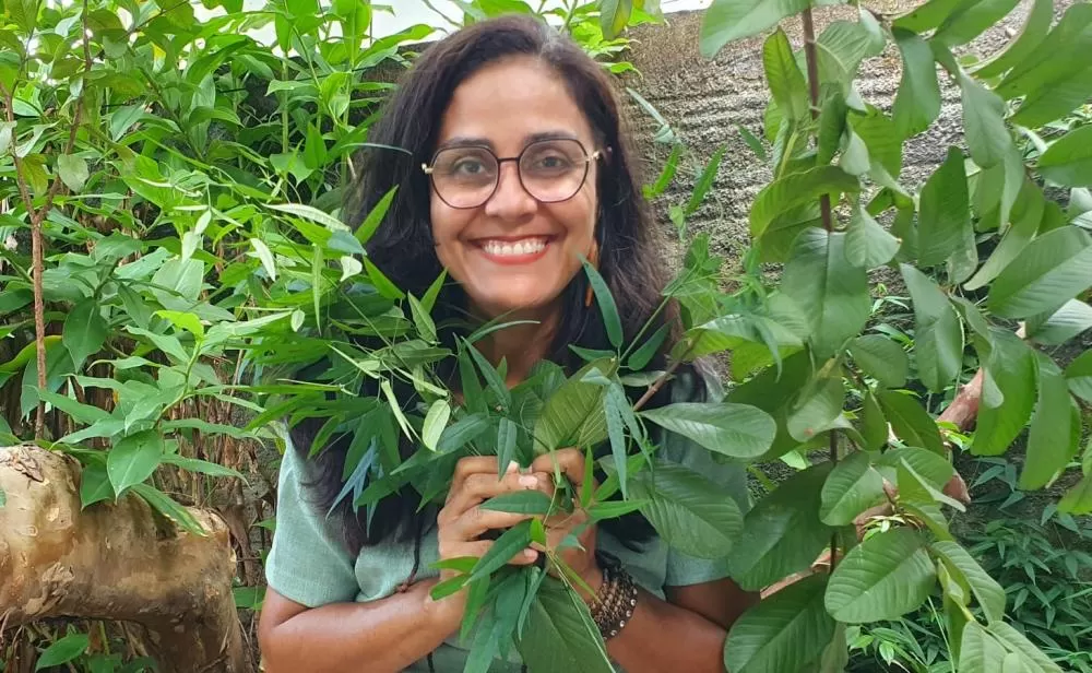 Cartilha ensina como produzir tintas naturais com plantas da Amazônia