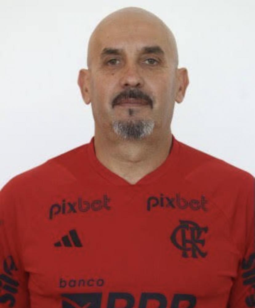 Pedro se manifesta e situação da comissão técnica se complica .